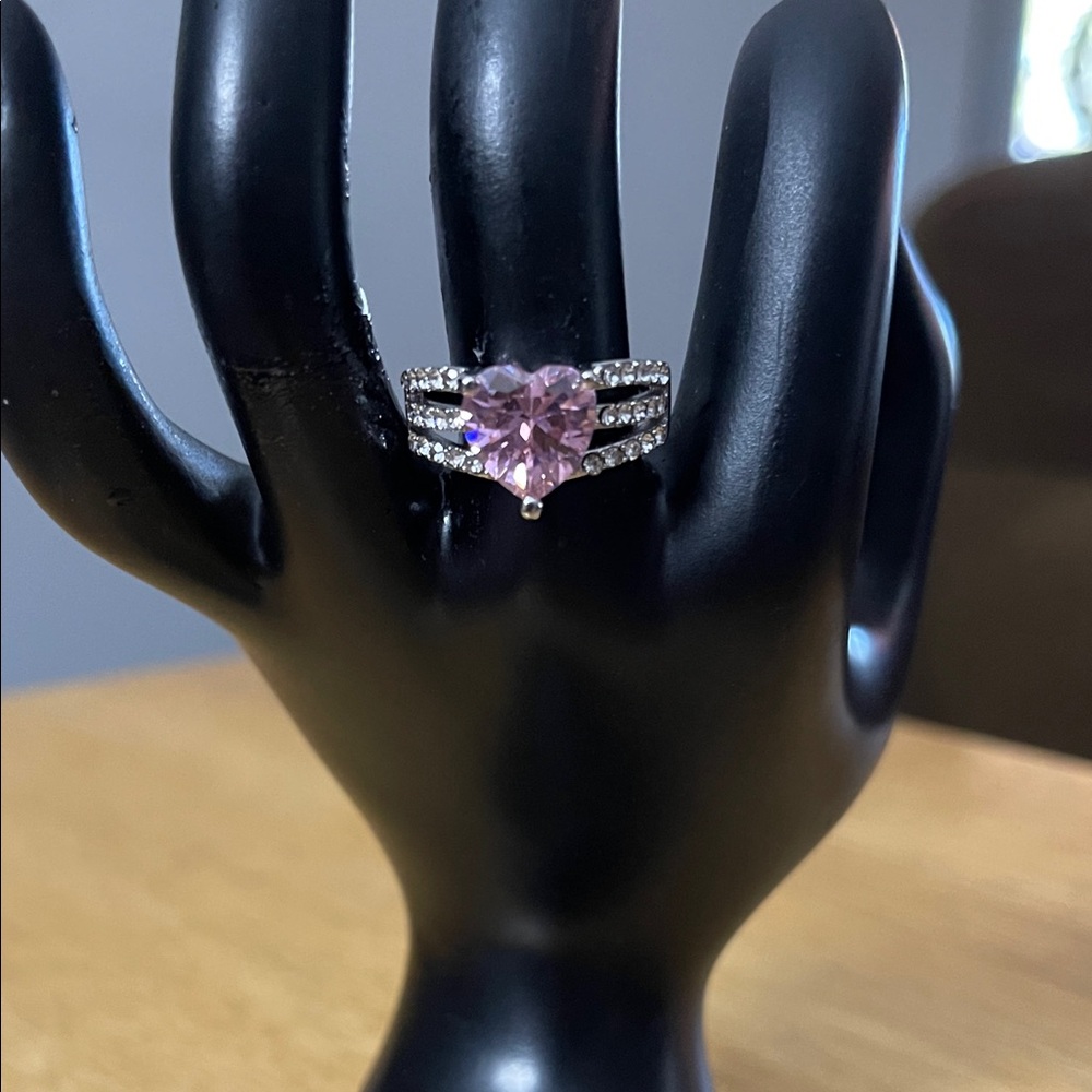 Elegant Silver and Pink Heart Ring